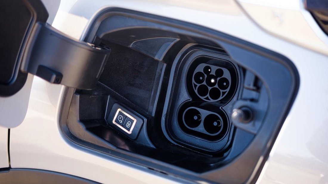 DS 3 Crossback E-Tense (2020-2022) charge port Europe, charging, inlet, plug, connector