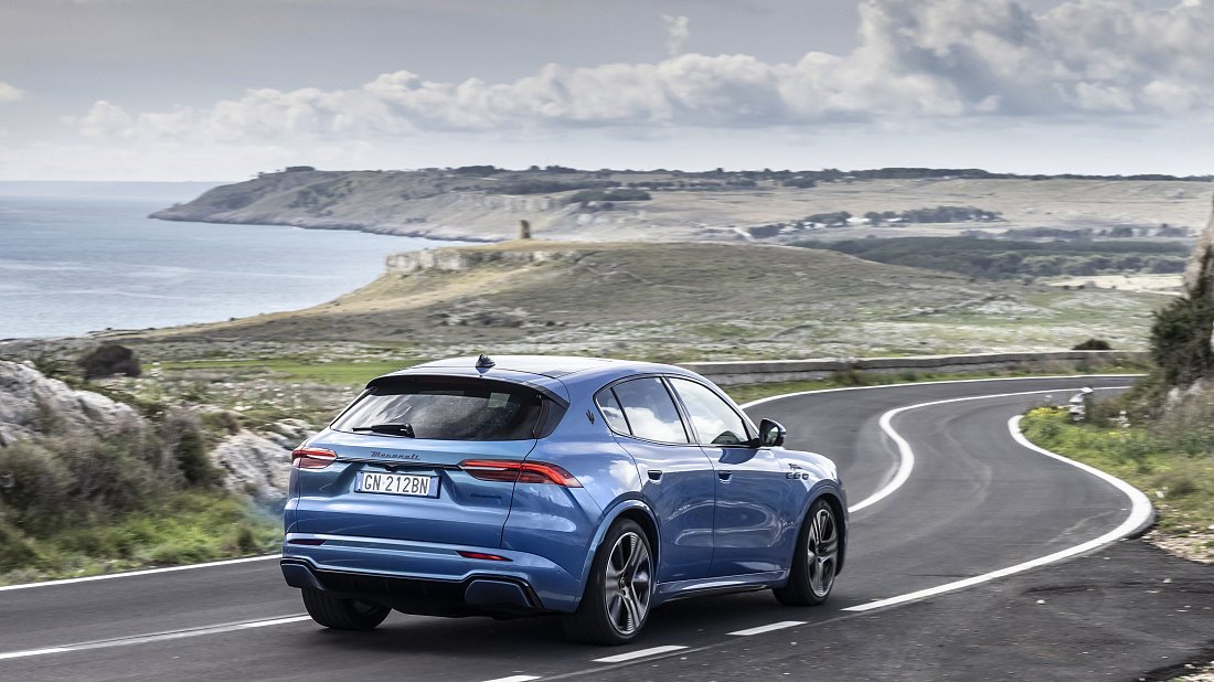 Maserati Grecale Folgore (2024-…) rear quarter, three-quarter view, diagonal, exterior