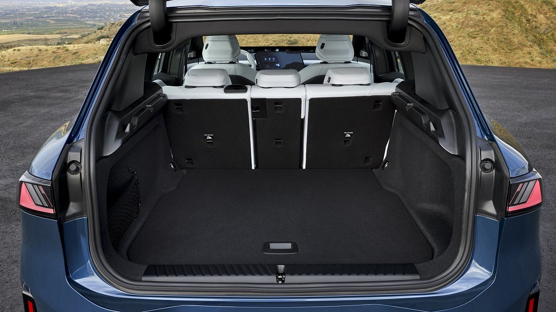 BMW iX3 50 xDrive (2025-…) trunk photo, boot, seats up, seats upright, cargo space, cargo volume, cargo capacity, storage