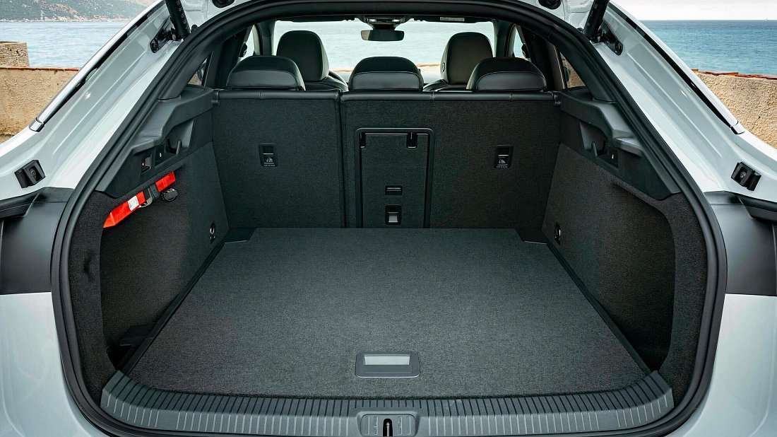 Volkswagen ID.7 Pro (2023-…) trunk, boot, seats up, seats upright, cargo space, cargo volume, cargo capacity, storage