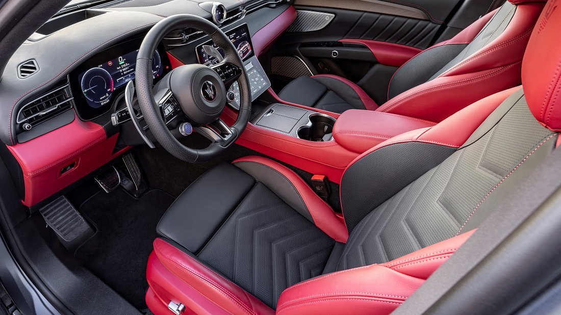 Maserati Grecale Folgore (2024-…) interior, front seat, driver seat, dashboard, steering wheel, infotainment, cockpit