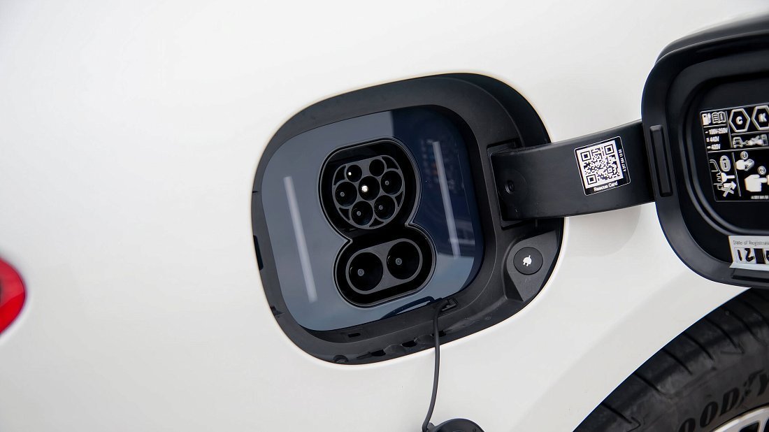 Mercedes EQS 580 4MATIC (2024-…) charge port Europe, charging, inlet, plug, connector