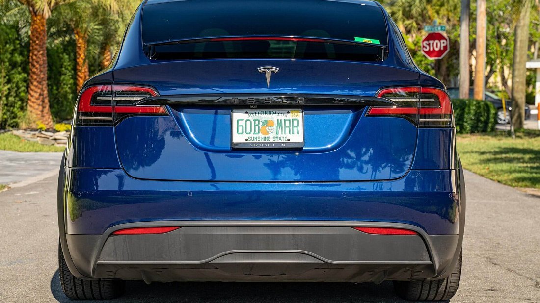 Tesla Model X Dual Motor (2025-…) rear view photo, taillights, trunk, spoiler, badge, bumper, exterior