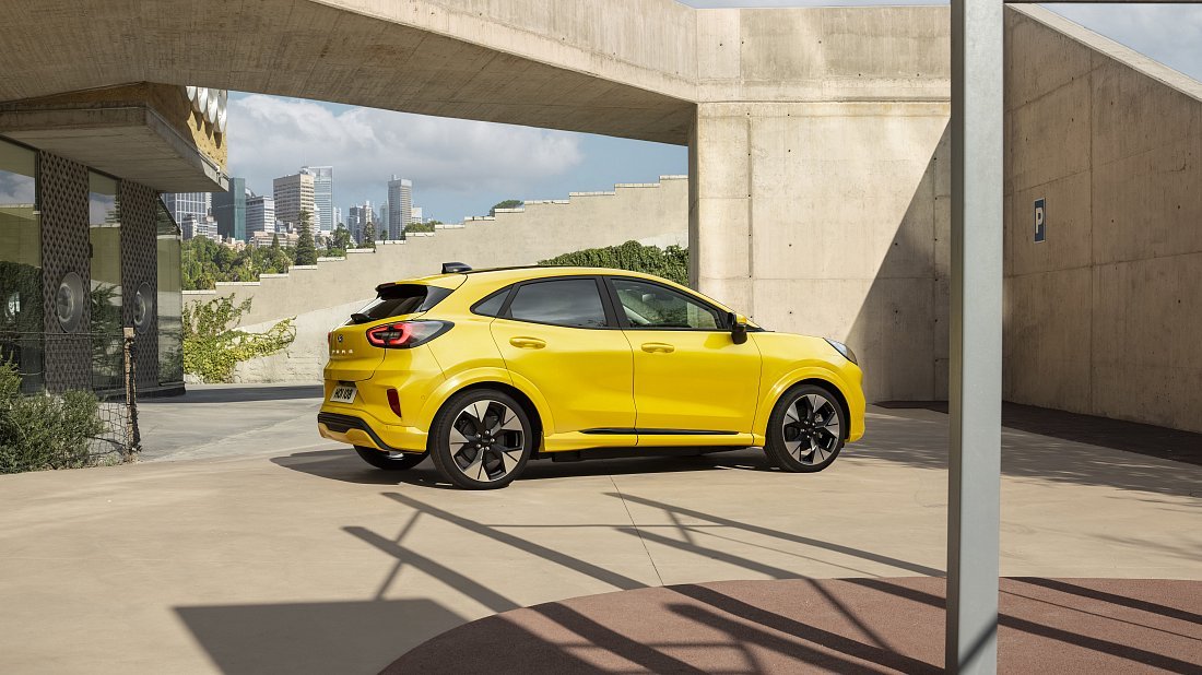 Ford Puma Gen-E FWD (2024-…) side profile photo, silhouette, doors, wheels, exterior