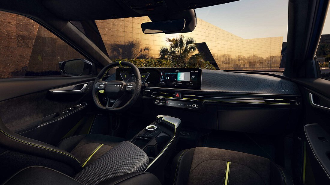 Kia EV6 GT (2025-…) interior photo, front seat, driver seat, dashboard, steering wheel, infotainment, cockpit