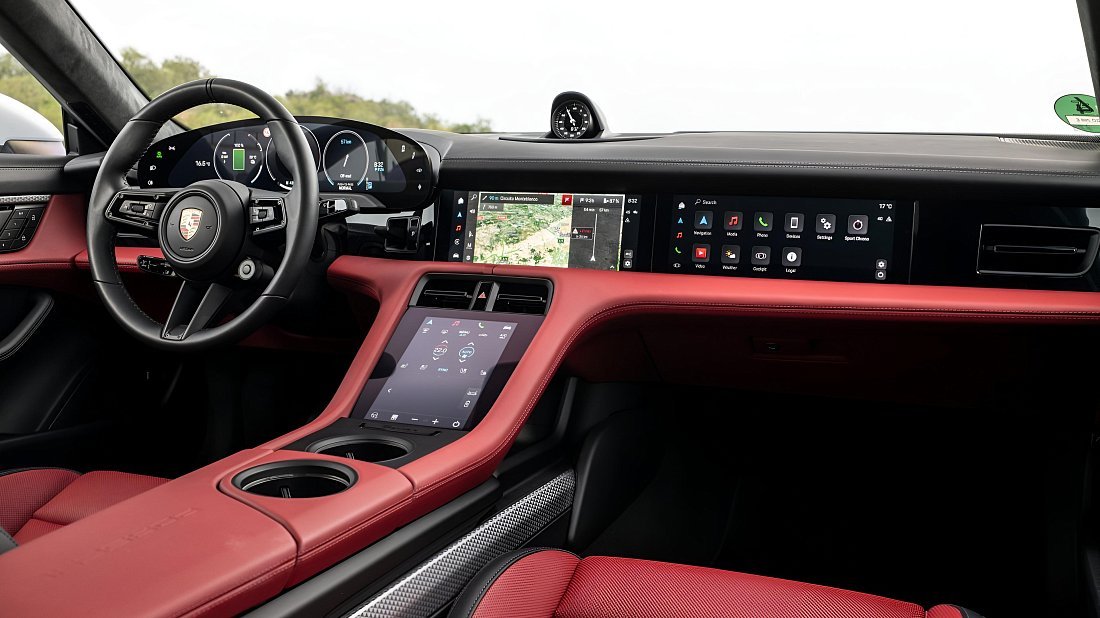 Porsche Taycan 4 (2024-…) interior, front seat, driver seat, dashboard, steering wheel, infotainment, cockpit