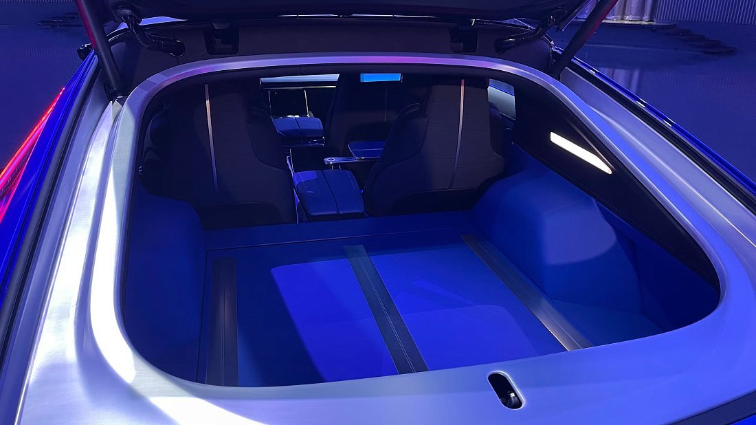Cadillac Celestiq (2024-…) trunk, boot, seats up, seats upright, cargo space, cargo volume, cargo capacity, storage