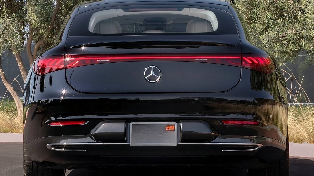 Mercedes EQS 350 (2021-2022) rear view, taillights, trunk, spoiler, badge, bumper, exterior