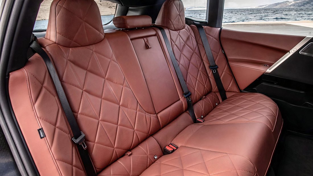 BMW iX xDrive50 (2021-2025) rear seats, back seats, passenger seats, legroom, headroom, interior