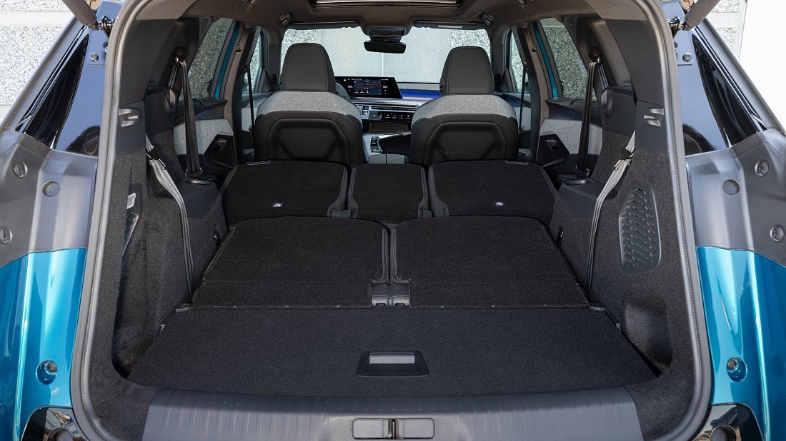 Peugeot e-5008 73 kWh FWD (2024-…) trunk, boot, expanded, folded seats, maximum volume, max cargo, max capacity, max storage
