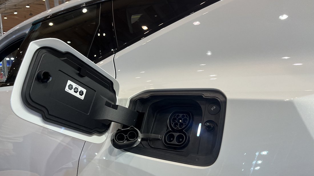 Polestar 3 Long Range Performance (2024-…) charge port Europe, charging, inlet, plug, connector