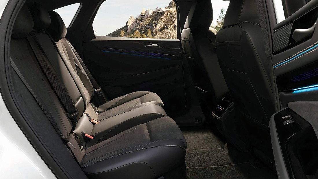 Volkswagen ID.7 Pro (2023-…) rear seats, back seats, passenger seats, legroom, headroom, interior