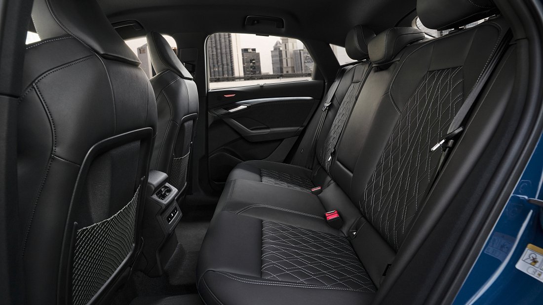 Audi Q6 Sportback e-tron quattro (2025-…) rear seats, back seats, passenger seats, legroom, headroom, interior