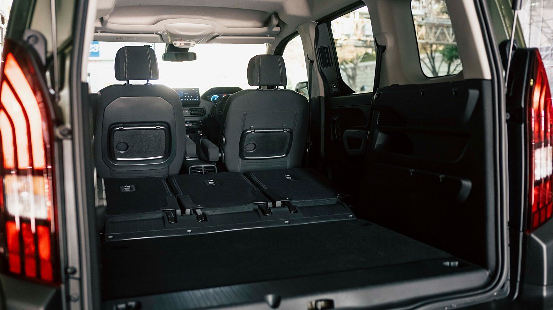 Peugeot e-Rifter M 50 kWh (2024-...) trunk, boot, expanded, folded seats, maximum volume, max cargo, max capacity, max storage