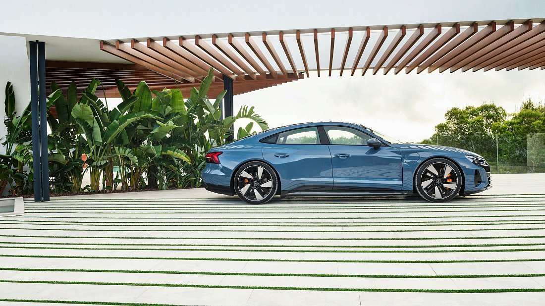 Audi e-tron GT quattro (2021-2024) side profile, silhouette, doors, wheels, exterior