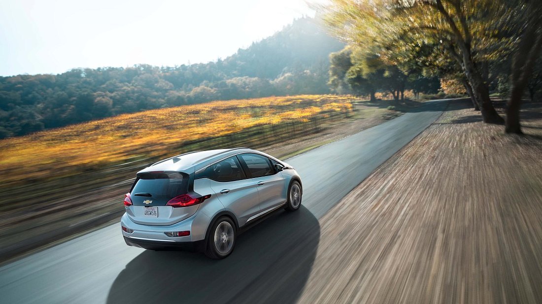 Chevrolet Bolt EV Gen 1 (2017-2019) rear quarter, three-quarter view, diagonal, exterior