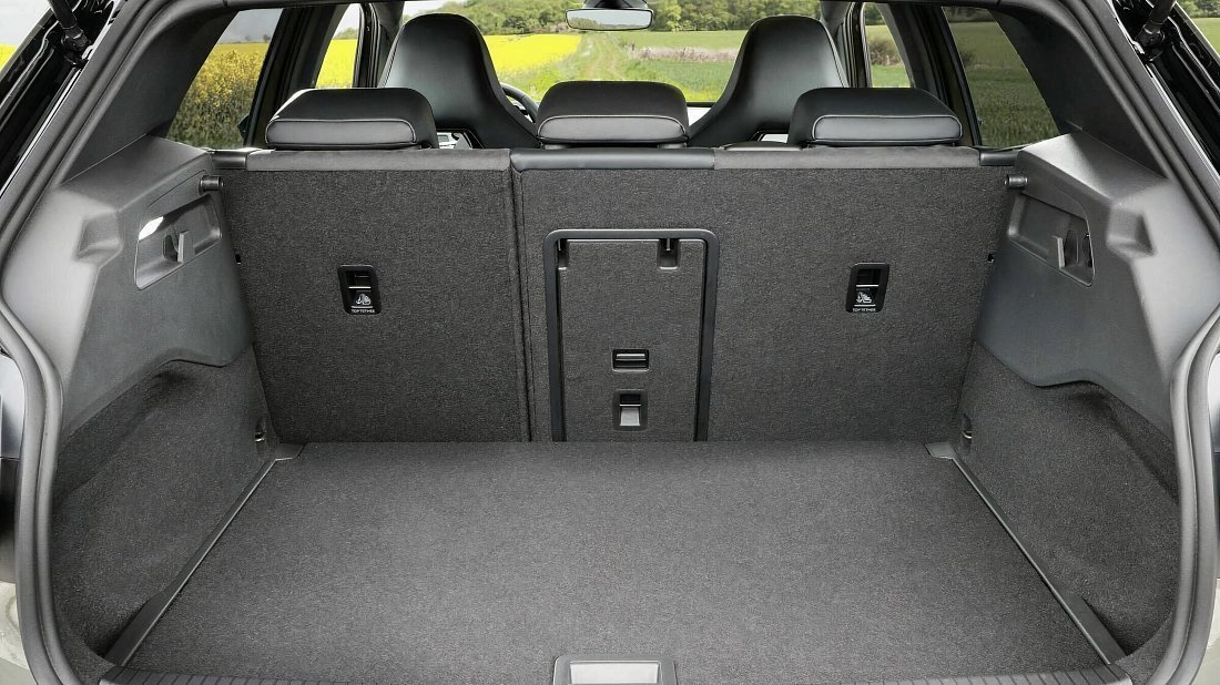 Volkswagen ID.3 Pro (2023-2024) trunk, boot, seats up, seats upright, cargo space, cargo volume, cargo capacity, storage