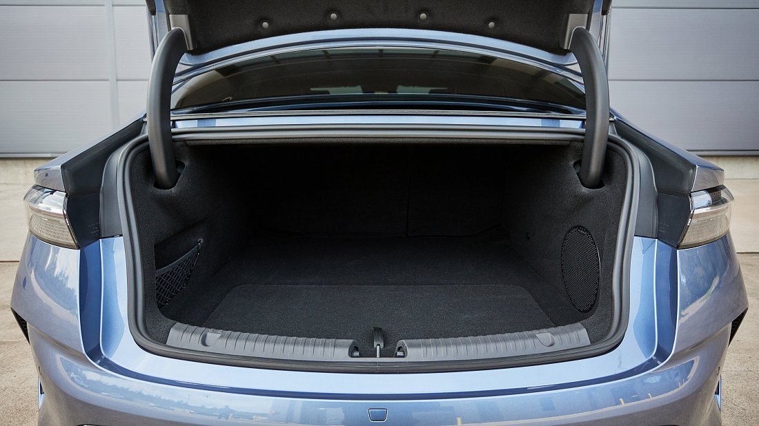 BYD Seal Excellence AWD (2022-…) trunk, boot, seats up, seats upright, cargo space, cargo volume, cargo capacity, storage
