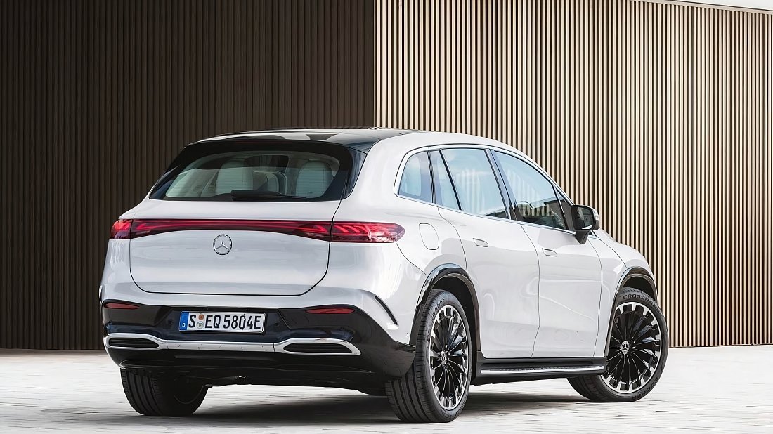 Mercedes EQS SUV 450 4MATIC (2022-2023) rear quarter photo, three-quarter view, diagonal, exterior