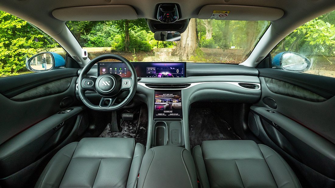 MG IM5 Standard Range (2025-...) interior photo, front seat, driver seat, dashboard, steering wheel, infotainment, cockpit