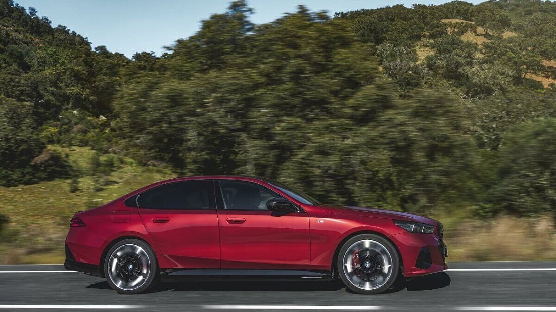 BMW i5 M60 xDrive (2023-2025) side profile, silhouette, doors, wheels, exterior