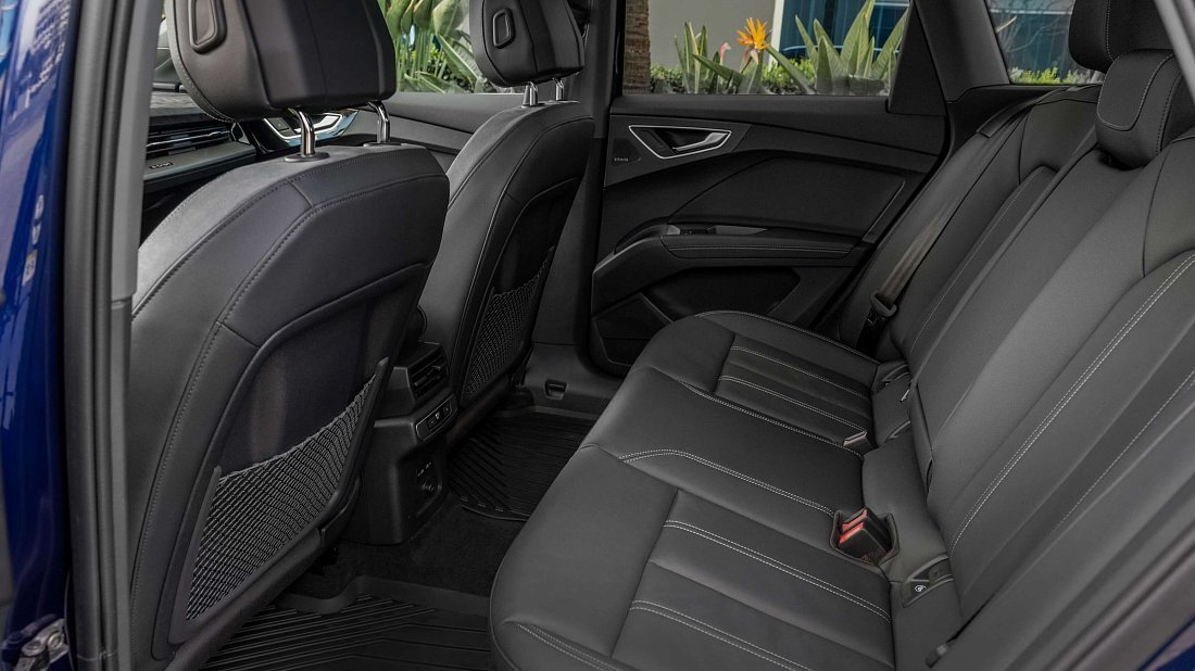 Audi Q4 e-tron 45 quattro (2021-…) rear seats, back seats, passenger seats, legroom, headroom, interior
