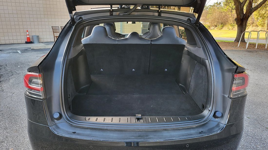 Tesla Model X 100D (2017-2019) trunk, boot, seats up, seats upright, cargo space, cargo volume, cargo capacity, storage