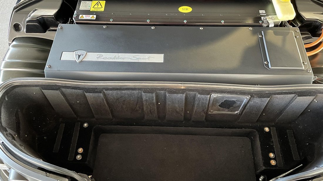 Tesla Roadster 2.5 (2010-2012) trunk, boot, seats up, seats upright, cargo space, cargo volume, cargo capacity, storage