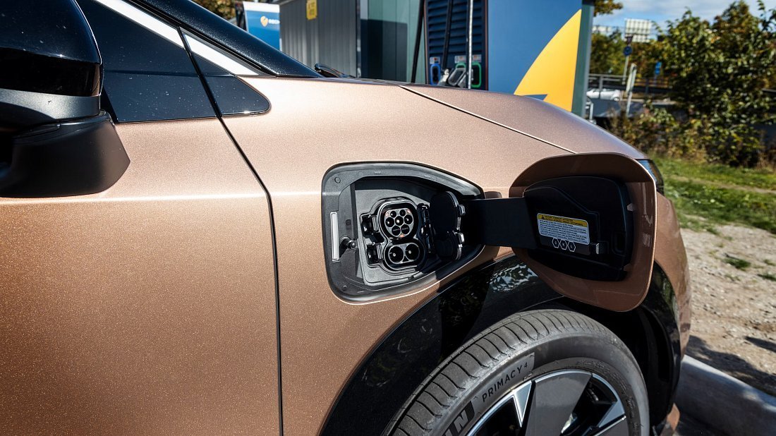 Nissan Ariya 87 kWh e-4ORCE AWD 225 kW (2021-…) charge port Europe, charging, inlet, plug, connector