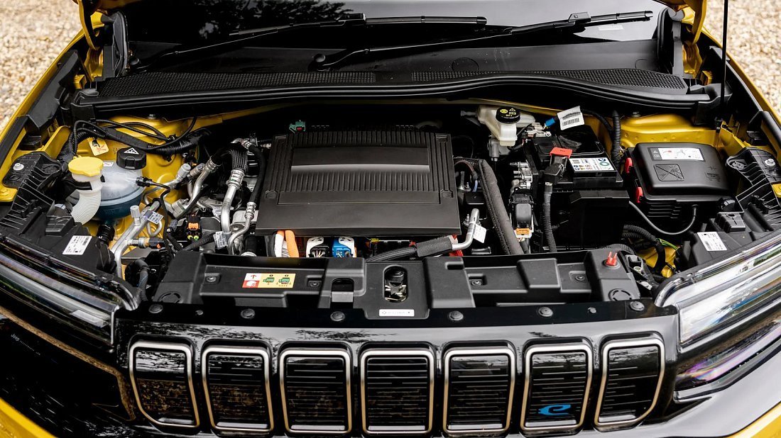 Jeep Avenger Electric (2023-…) frunk, front trunk, under hood, storage, cargo, capacity, bonus space
