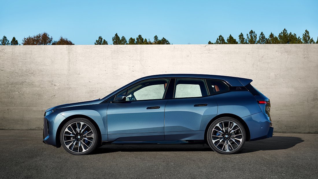 BMW iX xDrive60 (2025-...) side profile, silhouette, doors, wheels, exterior