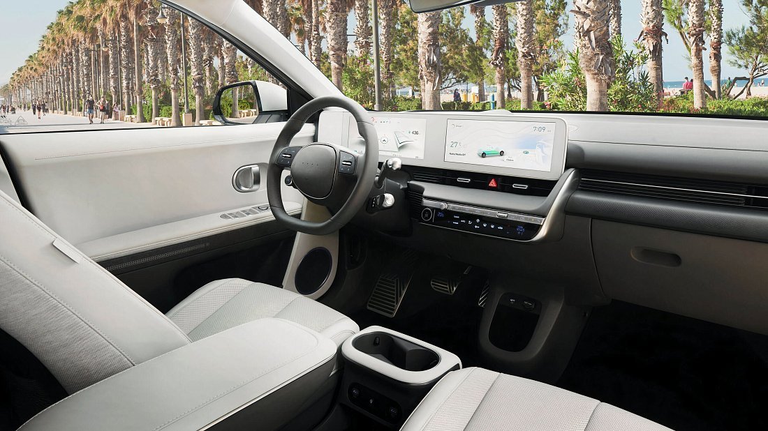 Hyundai Ioniq 5 Standard Range RWD (2021-2024) interior, front seat, driver seat, dashboard, steering wheel, infotainment, cockpit