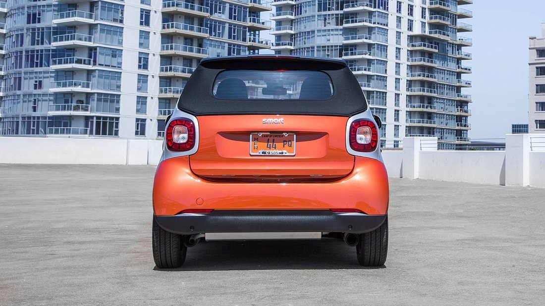 Smart EQ fortwo cabrio (2017-2019) rear view, taillights, trunk, spoiler, badge, bumper, exterior
