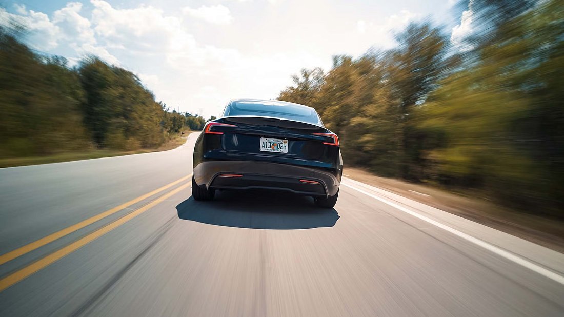 Tesla Model 3 Standard RWD (2025-...) rear view photo, taillights, trunk, spoiler, badge, bumper, exterior