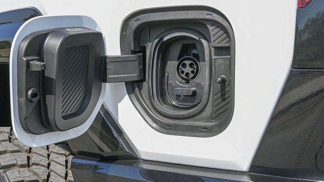 GMC Hummer EV Pickup 3X Extended Range (2021-…) charge port USA, charging, inlet, plug, connector