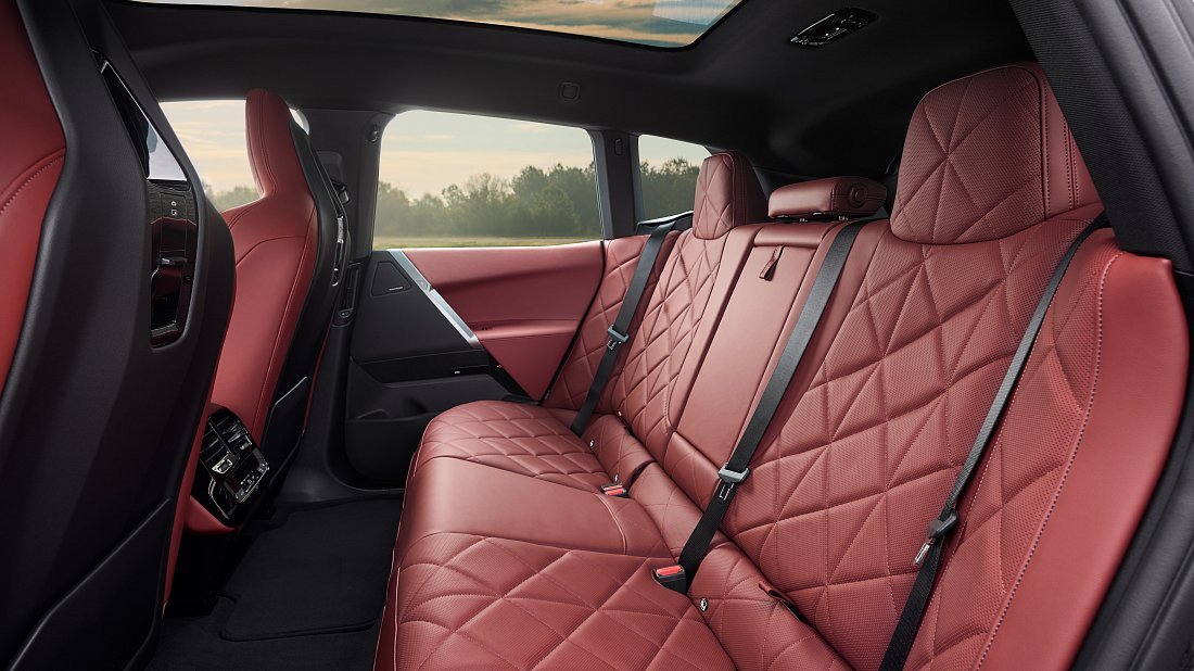BMW iX xDrive60 (2025-...) rear seats, back seats, passenger seats, legroom, headroom, interior