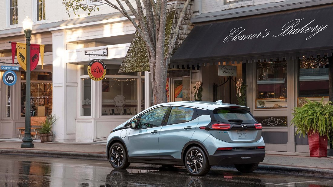 Chevrolet Bolt EV Gen 3 (2022-2023) rear view, taillights, trunk, spoiler, badge, bumper, exterior