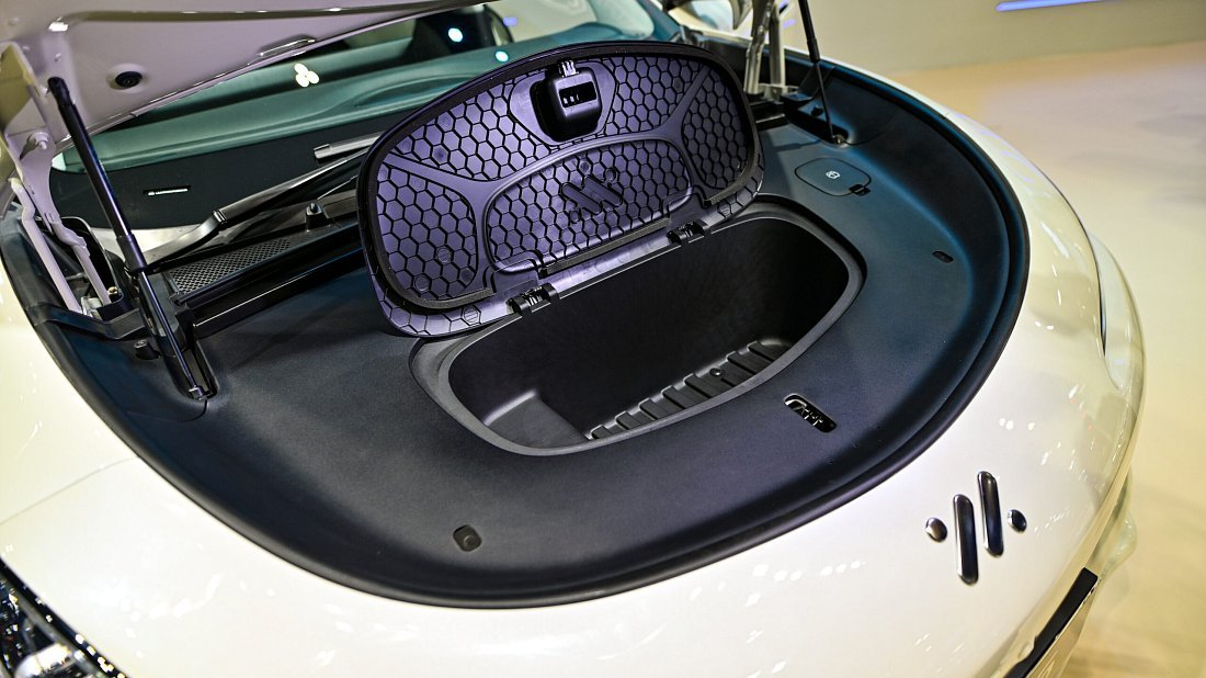 MG IM5 Standard Range (2025-...) frunk photo, front trunk, under hood, storage, cargo, capacity, bonus space
