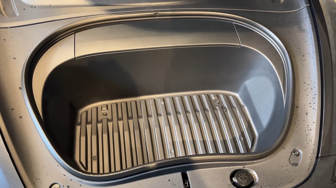 Tesla Model 3 RWD (2023-…) frunk, front trunk, under hood, storage, cargo, capacity, bonus space