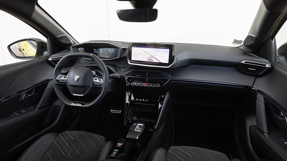 Peugeot e-208 51 kWh (2023-…) interior, front seat, driver seat, dashboard, steering wheel, infotainment, cockpit