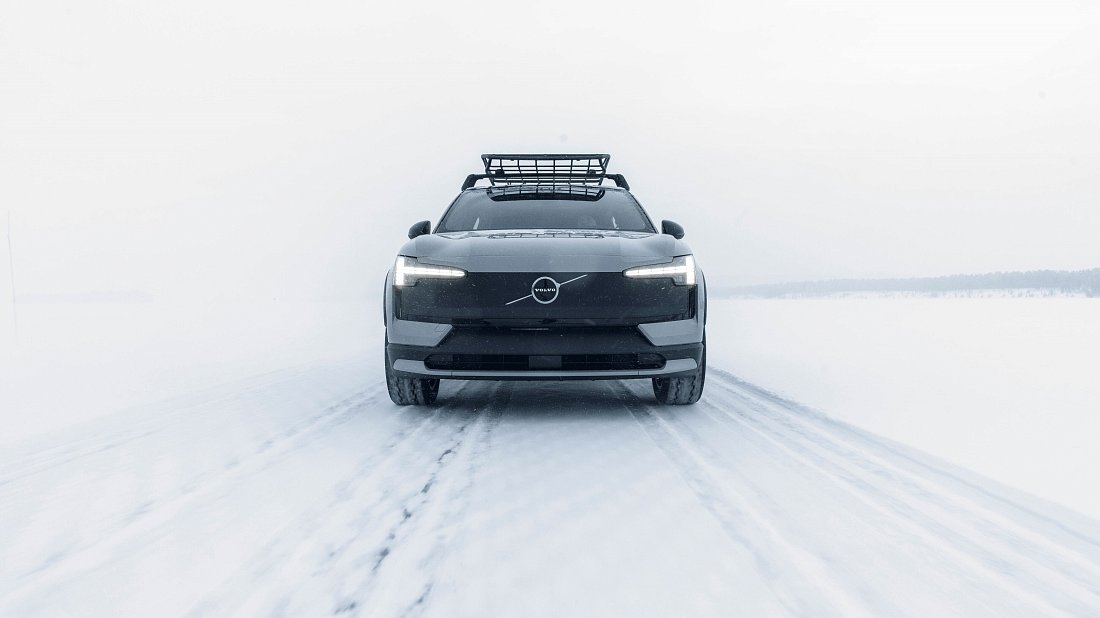 Volvo EX30 Cross Country (2025-…) front fascia, grille, headlights, bumper, exterior
