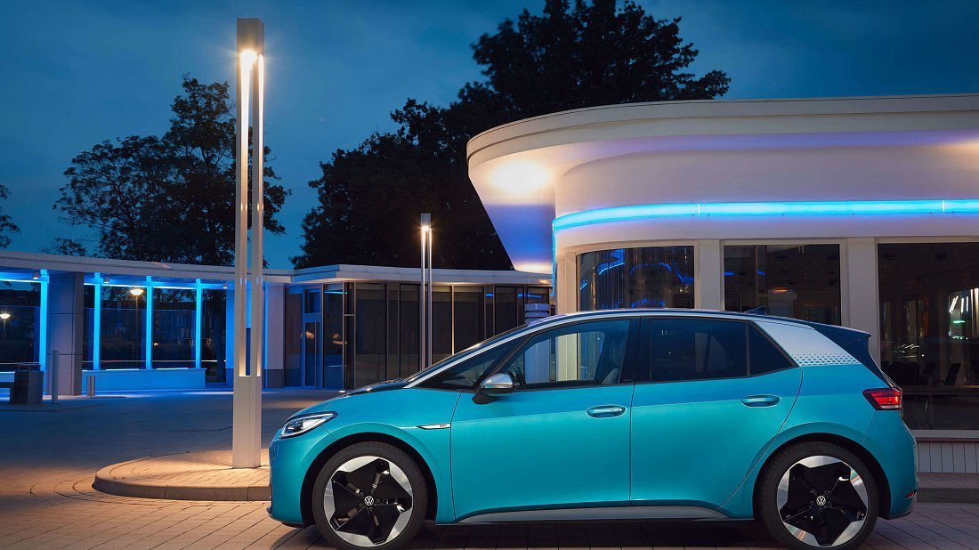 Volkswagen ID.3 1st Edition (2019-2021) side profile photo, silhouette, doors, wheels, exterior