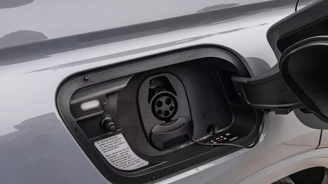 Audi Q4 e-tron 45 quattro (2021-…) charge port USA, charging, inlet, plug, connector