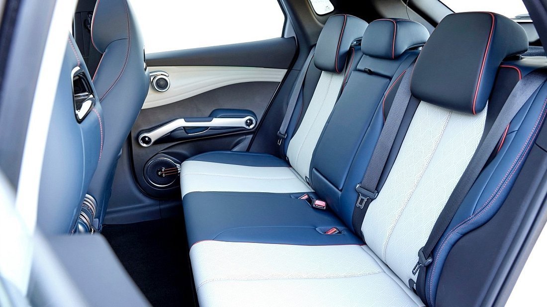 BYD Atto 3 FWD (2022-…) rear seats, back seats, passenger seats, legroom, headroom, interior