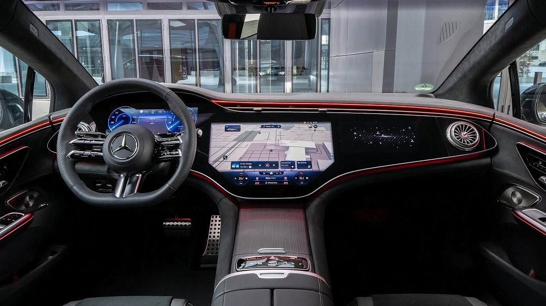 Mercedes EQE 350 4MATIC (2022-…) interior, front seat, driver seat, dashboard, steering wheel, infotainment, cockpit