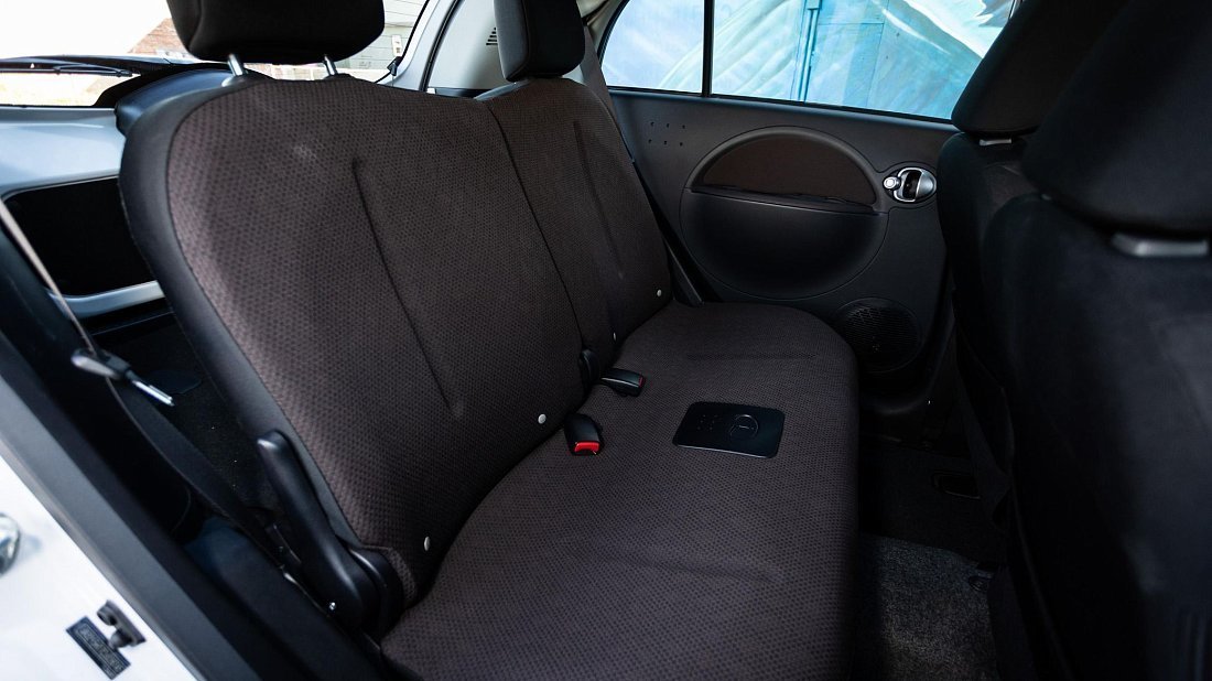 Mitsubishi i-MiEV Gen 1 (2010-2021) rear seats photo, back seats, passenger seats, legroom, headroom, interior