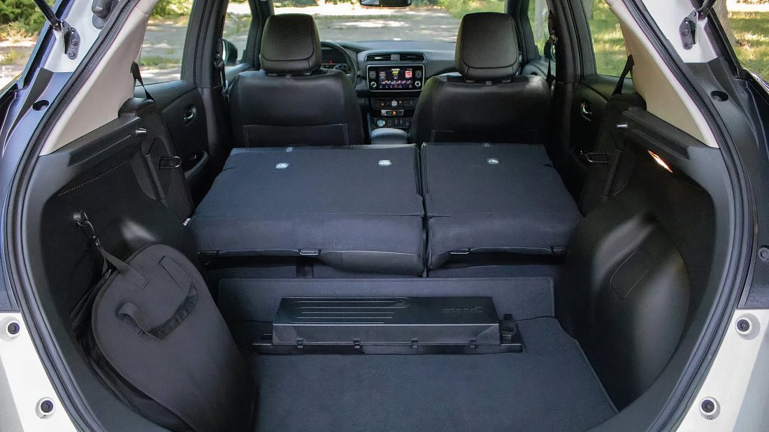 Nissan Leaf 60 kWh (2022-…) trunk, boot, expanded, folded seats, maximum volume, max cargo, max capacity, max storage