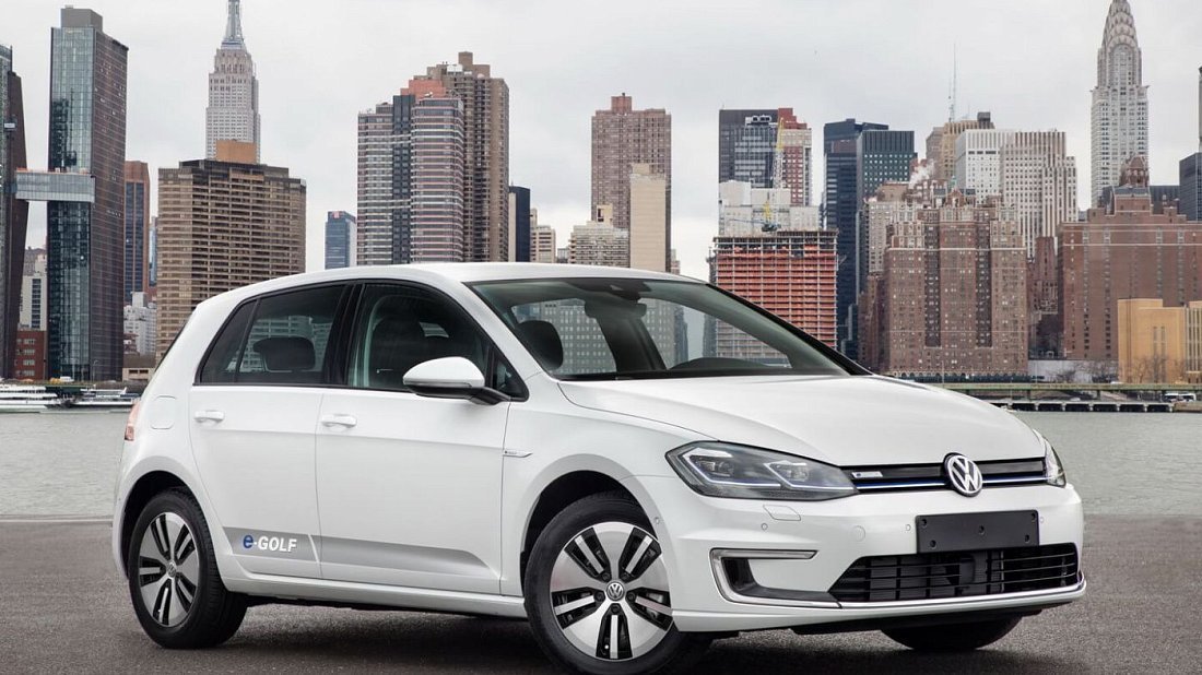 Volkswagen e-Golf 35.8 kWh (2017-2020) front view, front quarter, diagonal, exterior