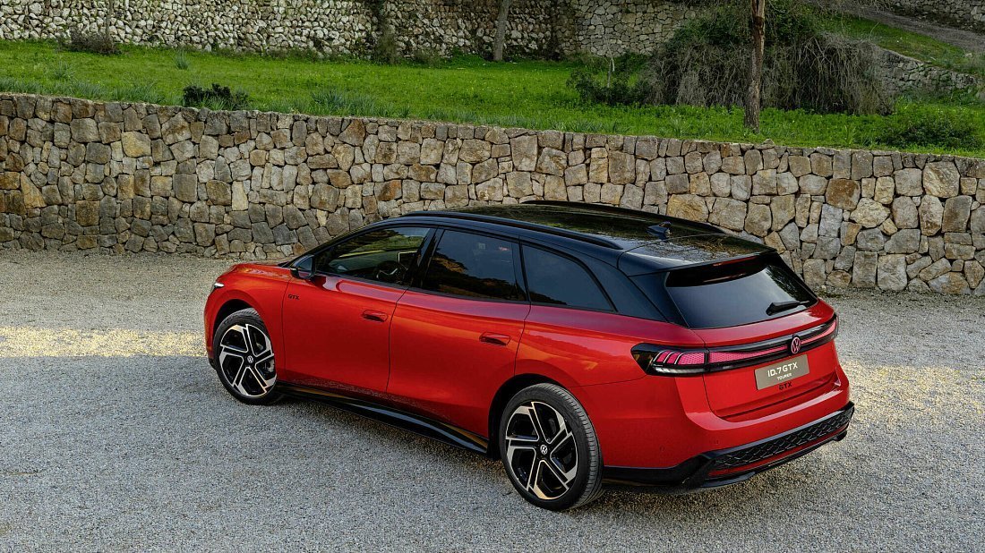 Volkswagen ID.7 Tourer GTX (2024-…) rear quarter photo, three-quarter view, diagonal, exterior