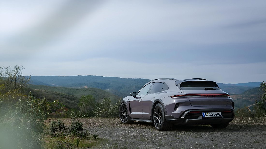 Porsche Taycan Turbo Cross Turismo (2024-…) rear quarter, three-quarter view, diagonal, exterior
